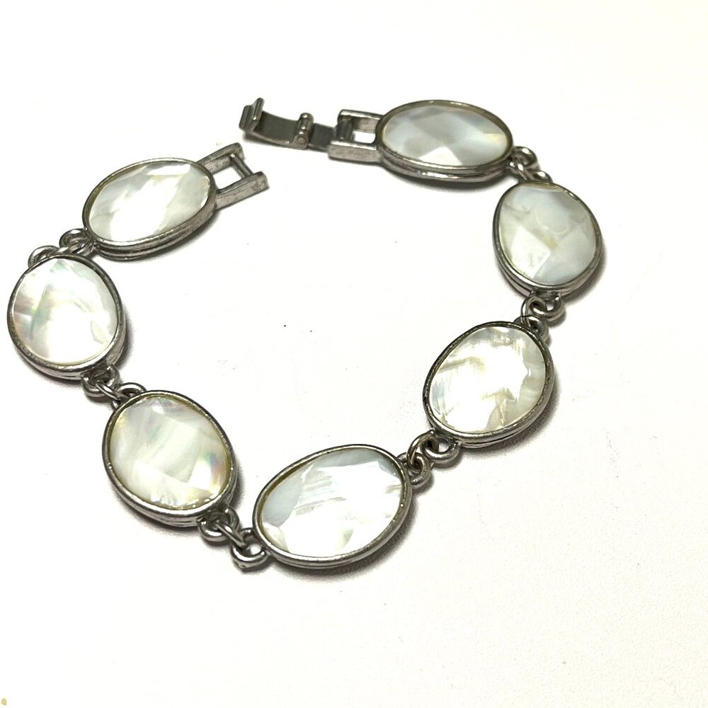 Lia Sophia Mother of Pearl 7 inch Linked Bracelet